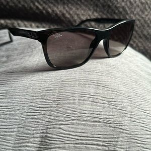 Ray ban